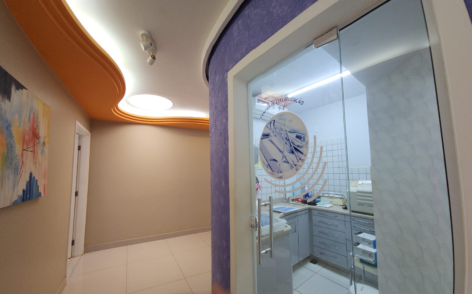 Ambiente profissional e confortável para atendimento médico.
